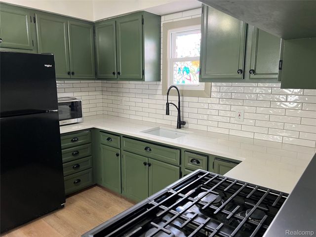 7352 Dale, Center Line, MI 48015