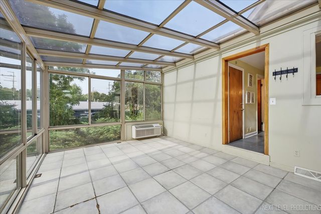 1705 Riverside Avenue, St. Charles, IL 60174