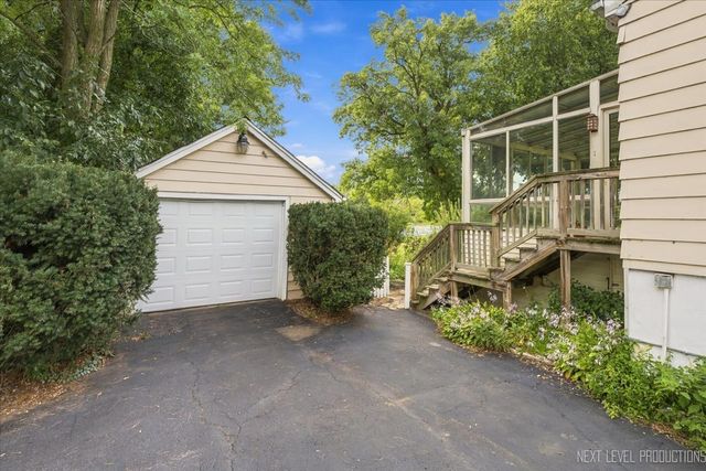 1705 Riverside Avenue, St. Charles, IL 60174
