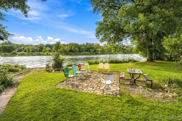 1705 Riverside Avenue, St. Charles, IL 60174