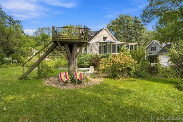 1705 Riverside Avenue, St. Charles, IL 60174
