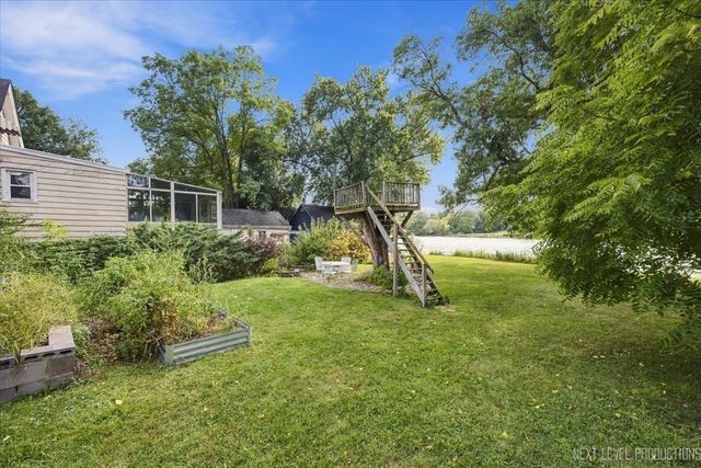 1705 Riverside Avenue, St. Charles, IL 60174