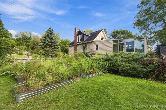 1705 Riverside Avenue, St. Charles, IL 60174