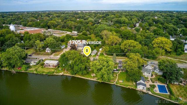 1705 Riverside Avenue, St. Charles, IL 60174