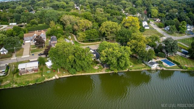 1705 Riverside Avenue, St. Charles, IL 60174