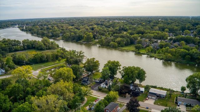 1705 Riverside Avenue, St. Charles, IL 60174