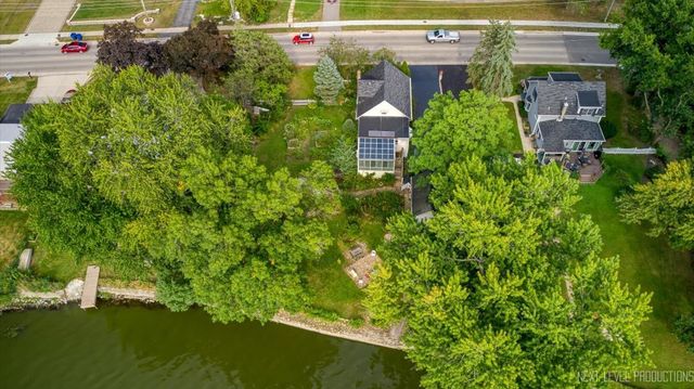 1705 Riverside Avenue, St. Charles, IL 60174