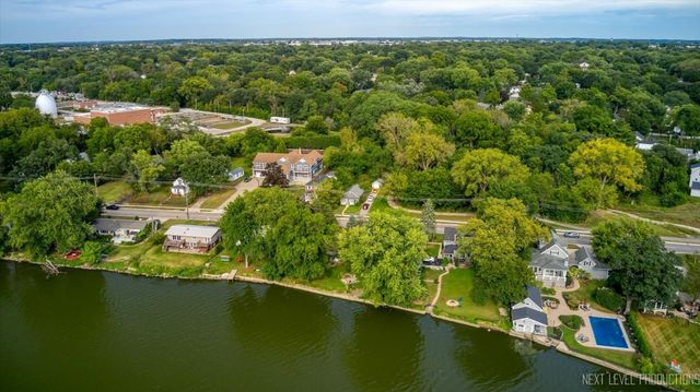 1705 Riverside Avenue, St. Charles, IL 60174