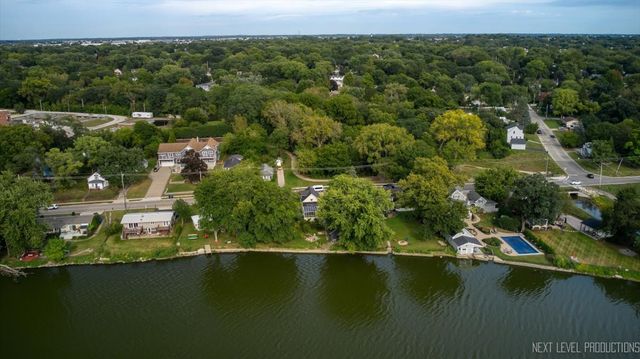 1705 Riverside Avenue, St. Charles, IL 60174
