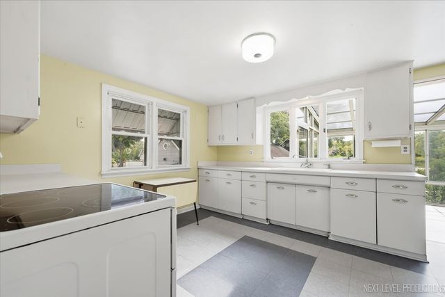 1705 Riverside Avenue, St. Charles, IL 60174