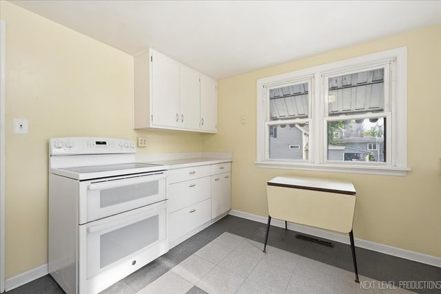 1705 Riverside Avenue, St. Charles, IL 60174