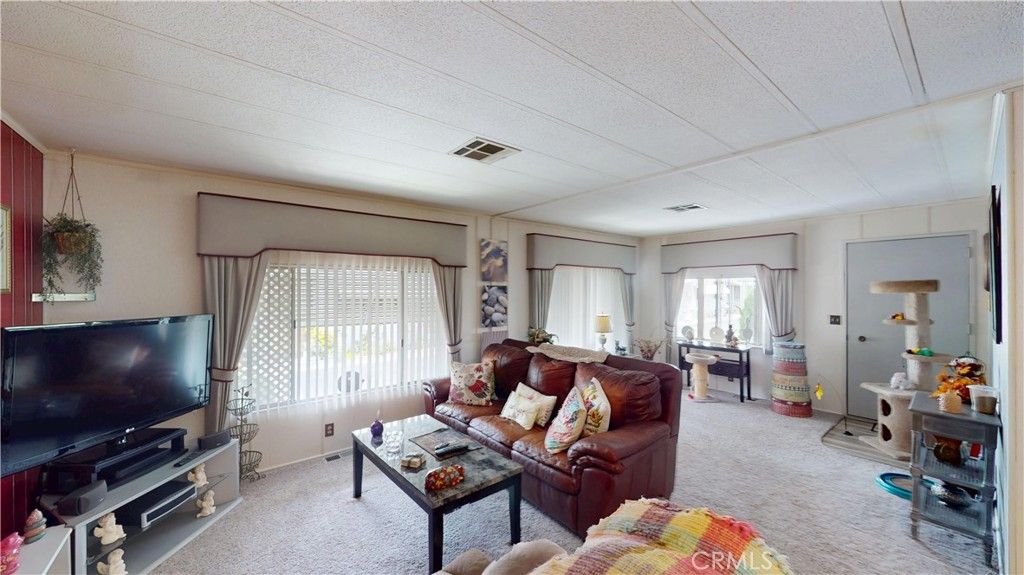 Image 10 of property listing at 15111 Bushard Street 18, Westminster, CA 92683
