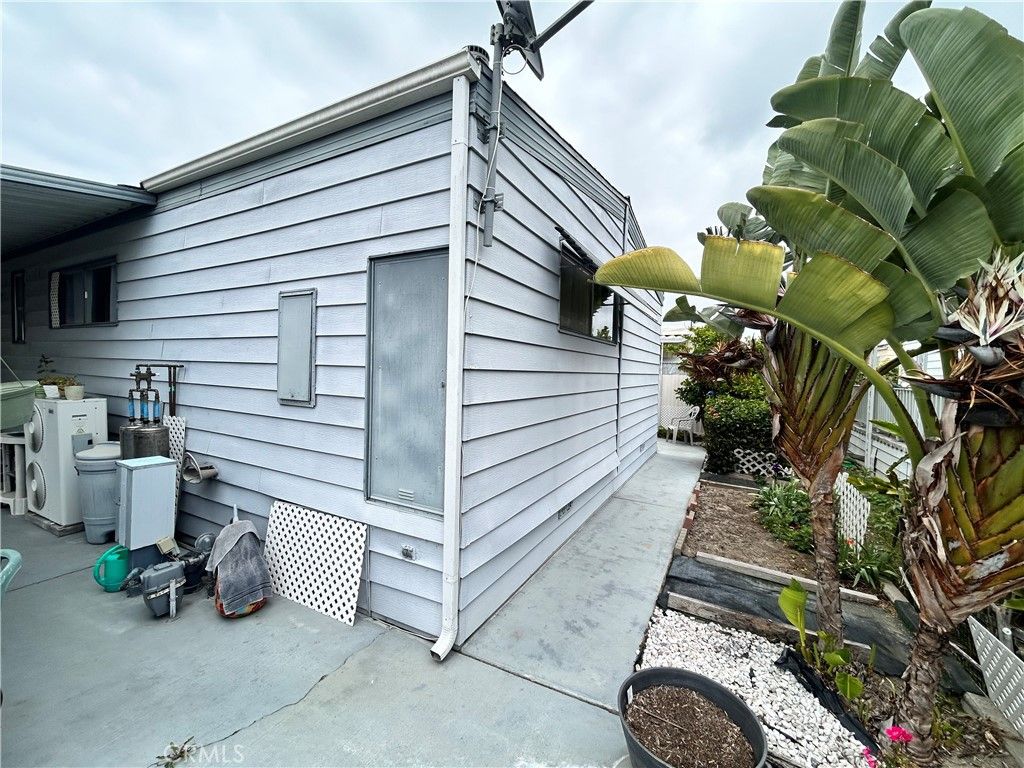 Image 6 of property listing at 15111 Bushard Street 18, Westminster, CA 92683