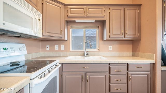 834 S BERYL Drive, Apache Junction, AZ 85119