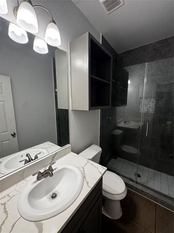 8205 Oak Knoll Lane A, Houston, TX 77028