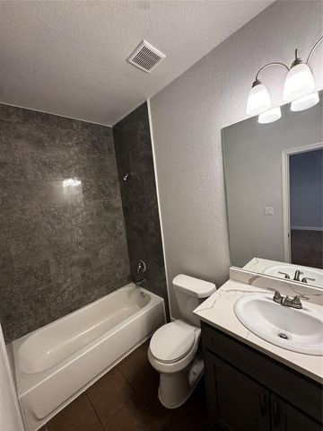 8205 Oak Knoll Lane A, Houston, TX 77028
