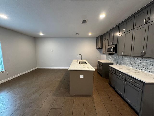 8205 Oak Knoll Lane A, Houston, TX 77028