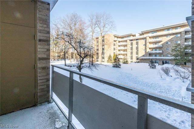 2112 Acacia Park Drive 209, Lyndhurst, OH 44124