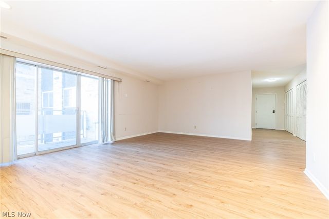 2112 Acacia Park Drive 209, Lyndhurst, OH 44124