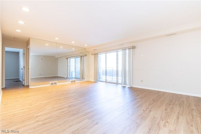 2112 Acacia Park Drive 209, Lyndhurst, OH 44124