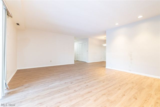 2112 Acacia Park Drive 209, Lyndhurst, OH 44124