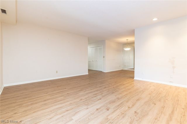 2112 Acacia Park Drive 209, Lyndhurst, OH 44124