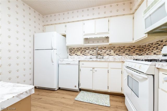 2112 Acacia Park Drive 209, Lyndhurst, OH 44124