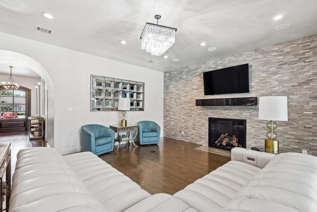 3817 Bent Elm Lane, Fort Worth, TX 76109