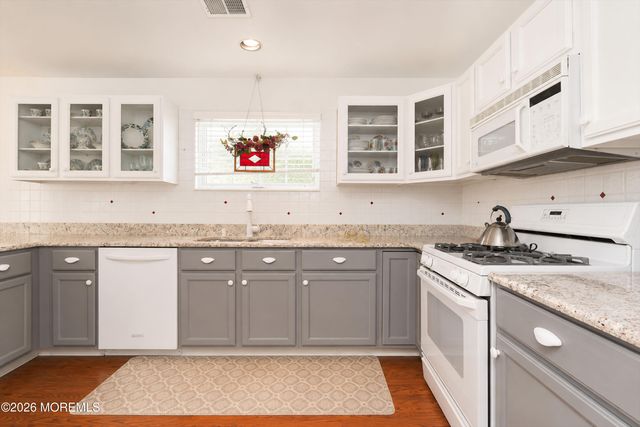 176 Goldfinch Drive, Monroe, NJ 08831