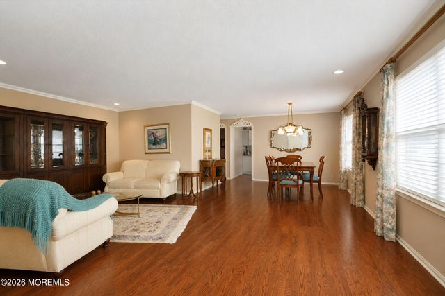 176 Goldfinch Drive, Monroe, NJ 08831