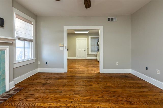 384 Mulberry St Apt 203, Memphis, TN 38103