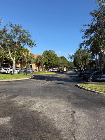 7980 N Nob Hill Rd 204, Tamarac, FL 33321