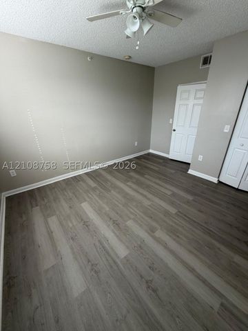 7980 N Nob Hill Rd 204, Tamarac, FL 33321