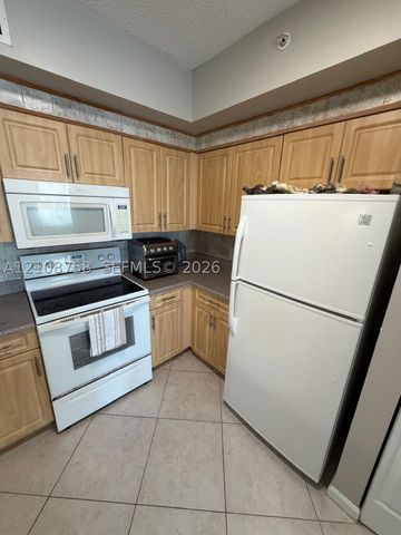 7980 N Nob Hill Rd 204, Tamarac, FL 33321