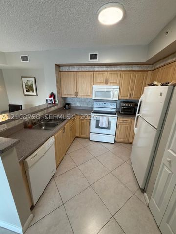 7980 N Nob Hill Rd 204, Tamarac, FL 33321