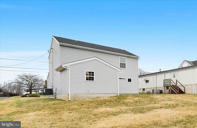 130 S FRANKLIN ST, Fleetwood, PA 19522