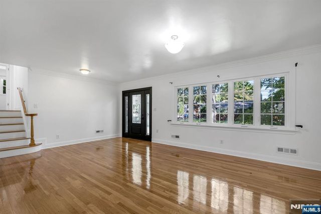 144 Seneca Court, Paramus, NJ 07652