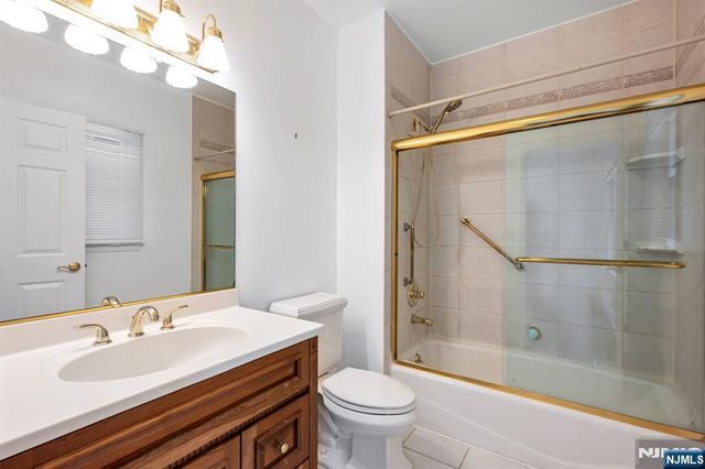 144 Seneca Court, Paramus, NJ 07652