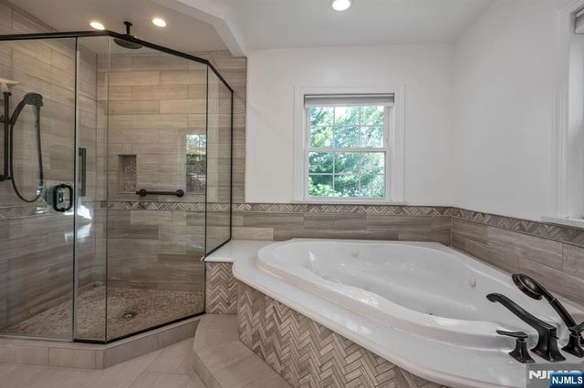 144 Seneca Court, Paramus, NJ 07652