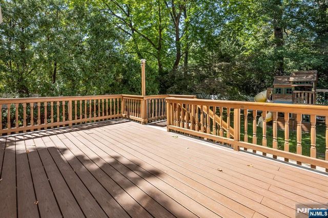 144 Seneca Court, Paramus, NJ 07652