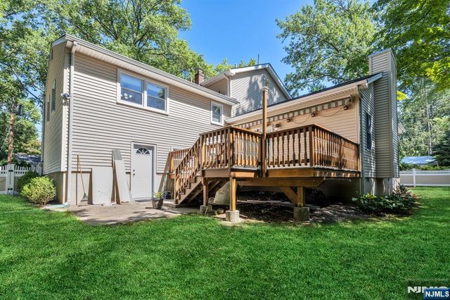 144 Seneca Court, Paramus, NJ 07652