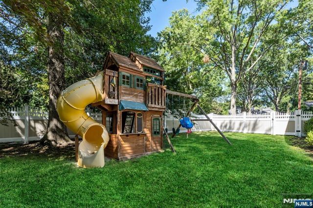 144 Seneca Court, Paramus, NJ 07652