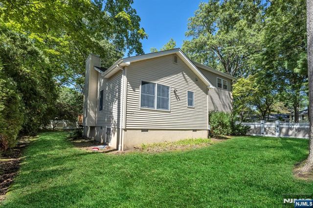 144 Seneca Court, Paramus, NJ 07652