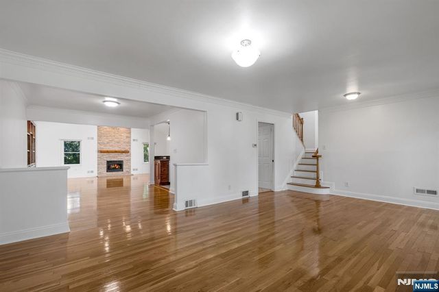 144 Seneca Court, Paramus, NJ 07652