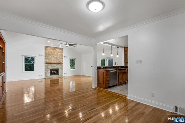 144 Seneca Court, Paramus, NJ 07652