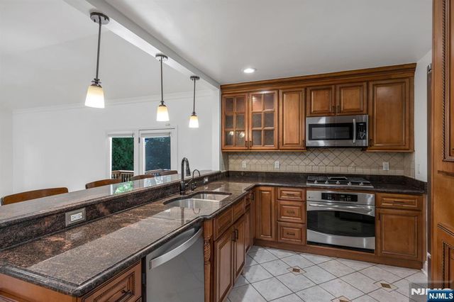 144 Seneca Court, Paramus, NJ 07652