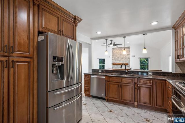 144 Seneca Court, Paramus, NJ 07652