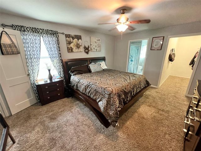 424 Evans Street, Angleton, TX 77515