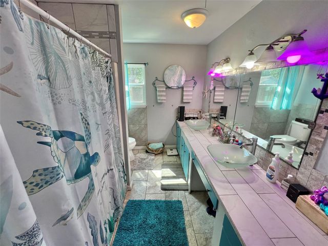 424 Evans Street, Angleton, TX 77515