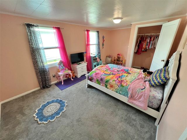 424 Evans Street, Angleton, TX 77515